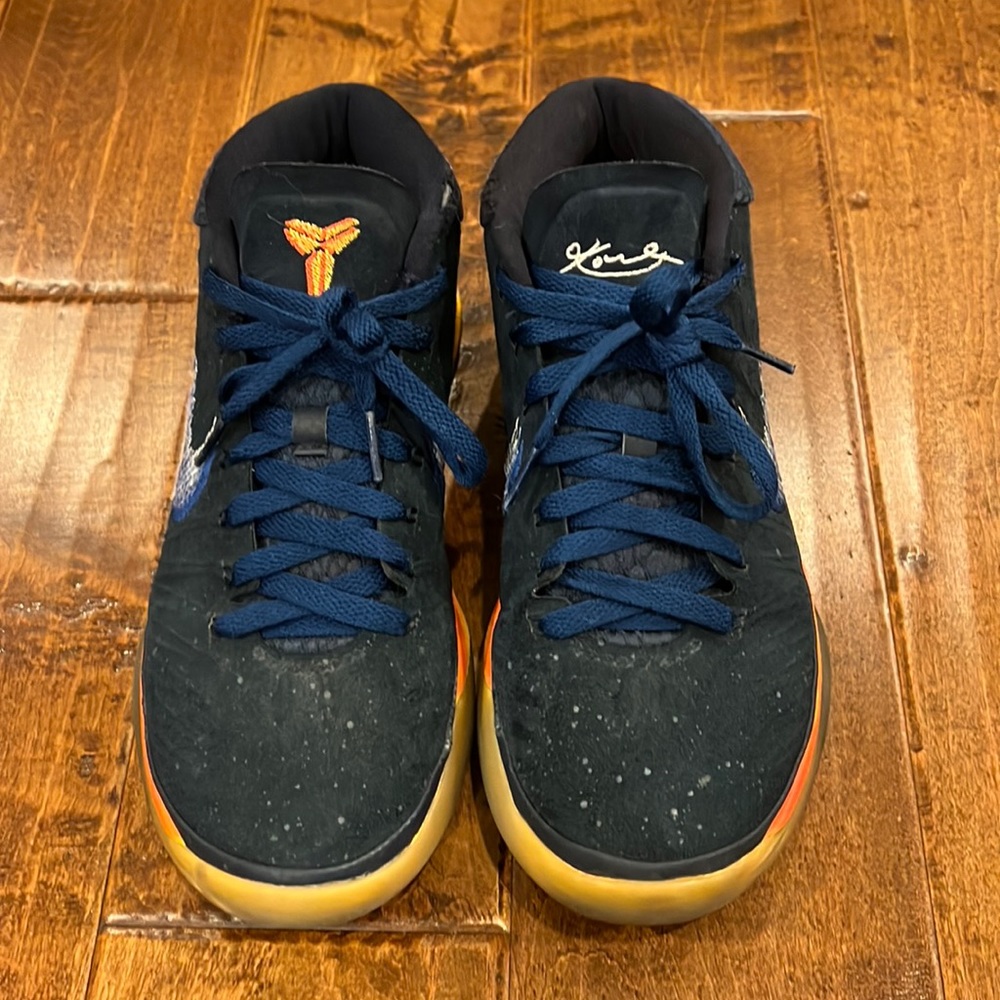 Good Condition Kobe AD mids, 2017.   Size 8